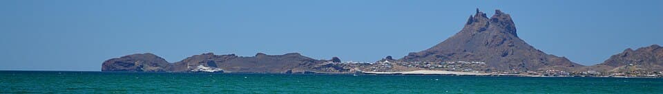 Bahía de San Carlos y el cerro Tetakawi